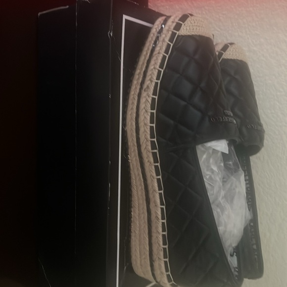 Karl Lagerfield Paris DALIA Quilted Nappa black shoes, size 8.5 M - Picture 8 of 10